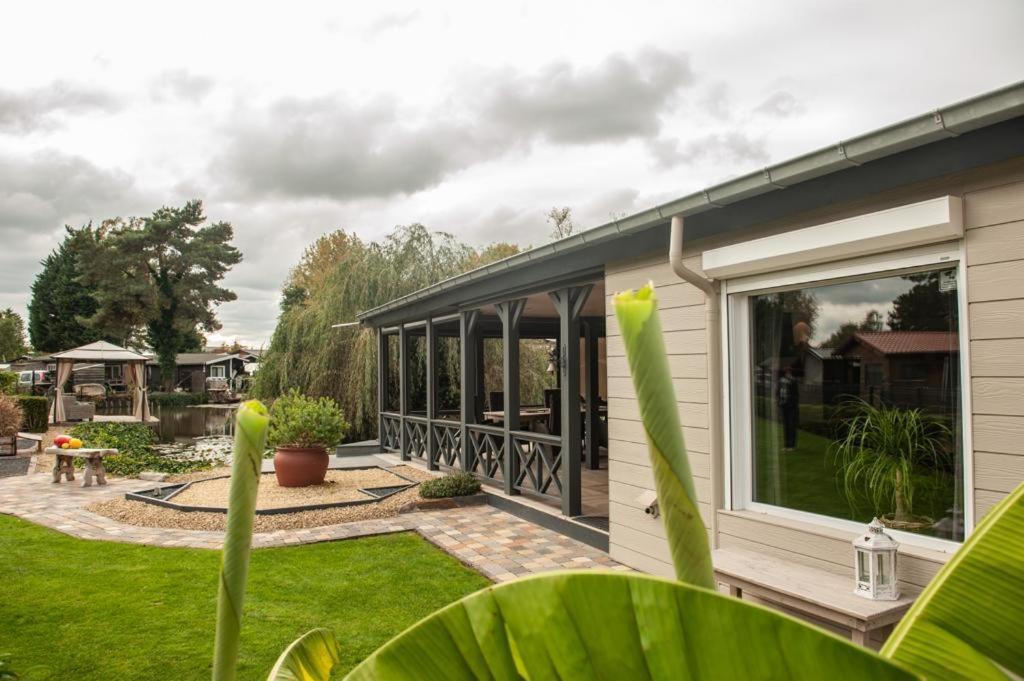 Prachtige Chalet Wabi Sabi Aan Het Water! Geel Exteriér fotografie