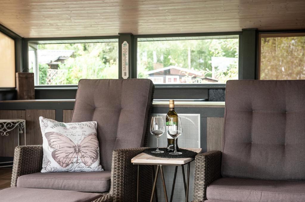 Prachtige Chalet Wabi Sabi Aan Het Water! Geel Exteriér fotografie