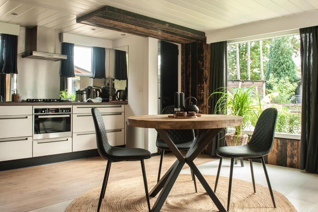 Prachtige Chalet Wabi Sabi Aan Het Water! Geel Exteriér fotografie